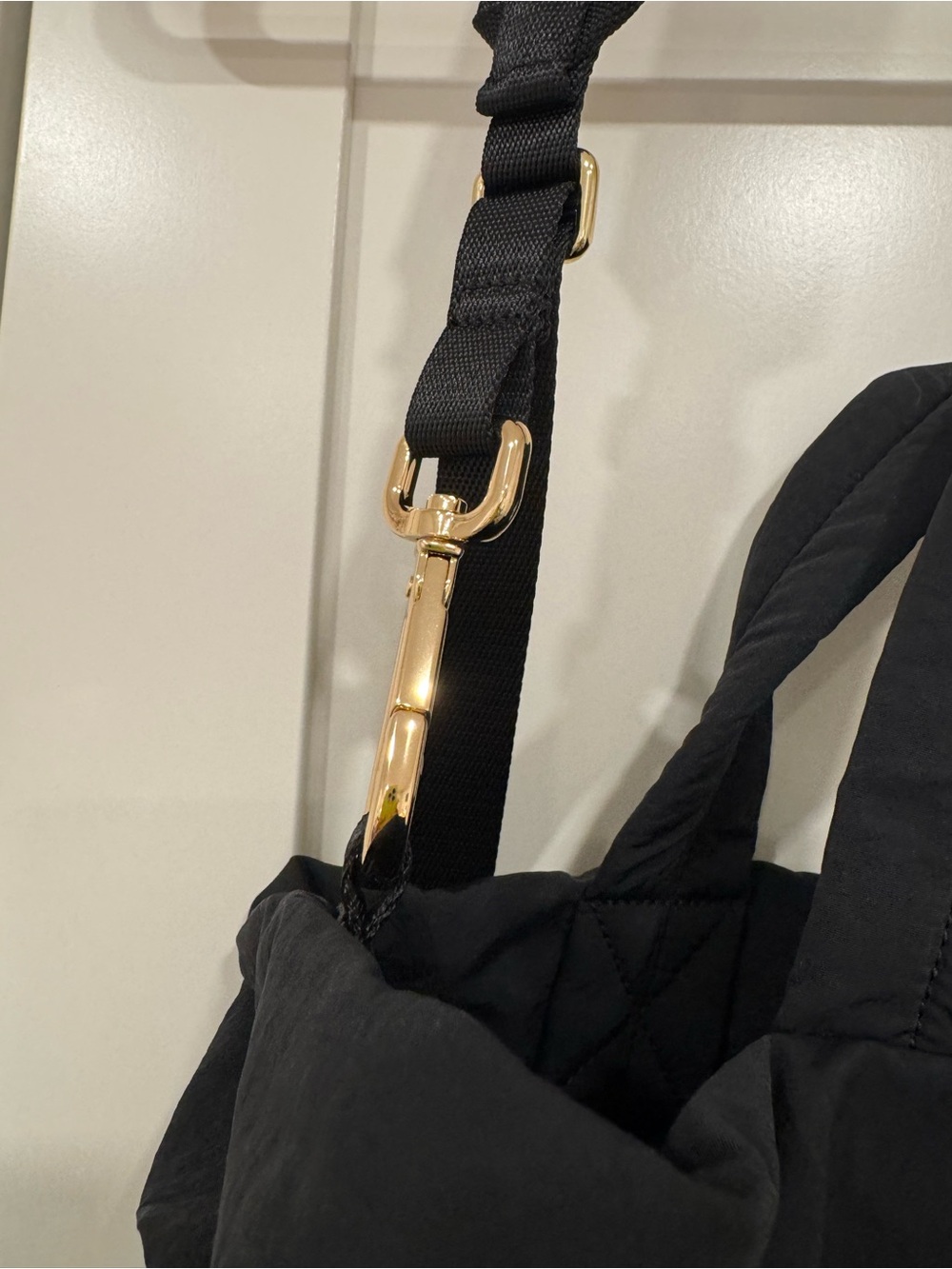 Lululemon On My Level Tote Bag 20L Black/Gold Crossbody Travel Gym Work Bag - Picture 2 of 8